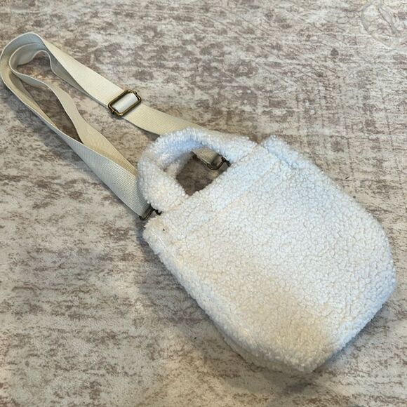 NWT American Eagle Cozy Cream Sherpa Tote Bag with Crossbody strap - Picture 1 of 6